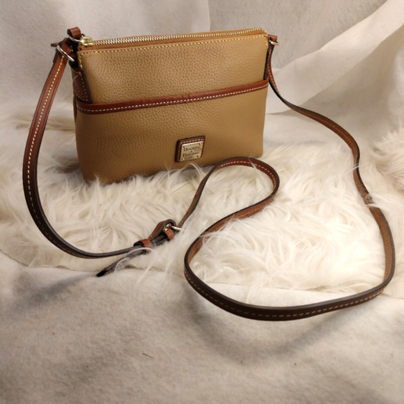 Dooney & Bourke Handbags - Authentic crossbody Dooney & Bourke purse handbag
